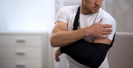 Examples of Common Shoulder Injuries From a Car Accident